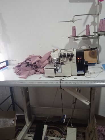 Бытовая техника: Швейная машина Оверлок, Полуавтомат