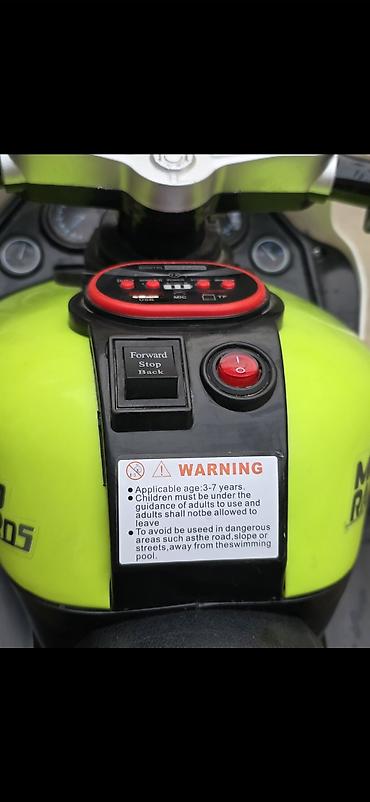 yamaha r3: Uşaq üçün elektrikli üçtəkərli motosiklet - Model üzərində yazılar — 6