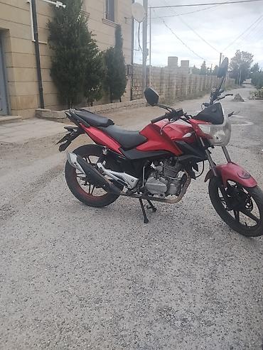 195 55 15: Qırmızı rəngli şəhər tipli motosiklet - Kuzov: street/naked dizayn — 6