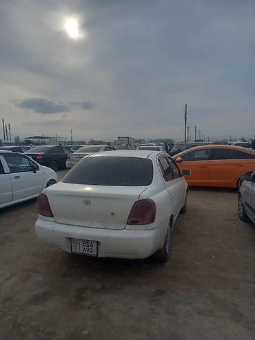 tir: Toyota Platz: 2001 г., Автомат, Бензин, Седан — 4