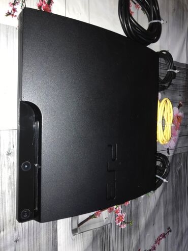 Playstation 3 U ponudi PS3 sa naslova. Konzola je u odličnom radnom i