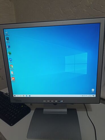 запчасти для кофемашины сименс: Монитор, Fujitsu, Б/у, LCD, 18" - 19"