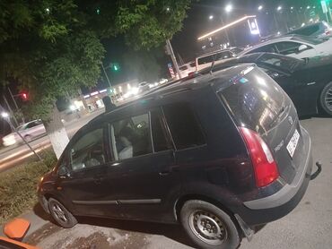 срочно продать машину: Mazda 2: 2000 г., 2 л, Механика, Бензин, Хэтчбэк