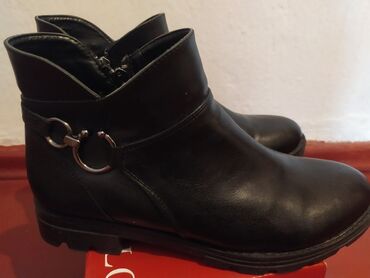 обувь деми: Продаю черные деми ботильоны, экокожа, размер 40й, хороший подьем