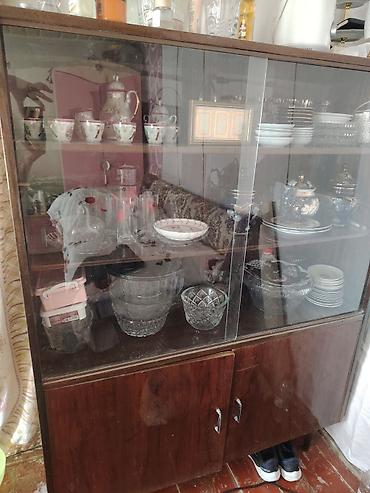 Servant satılır, 50-60 cı illərin mebelidi. Yaxşı vəziyyətdədir