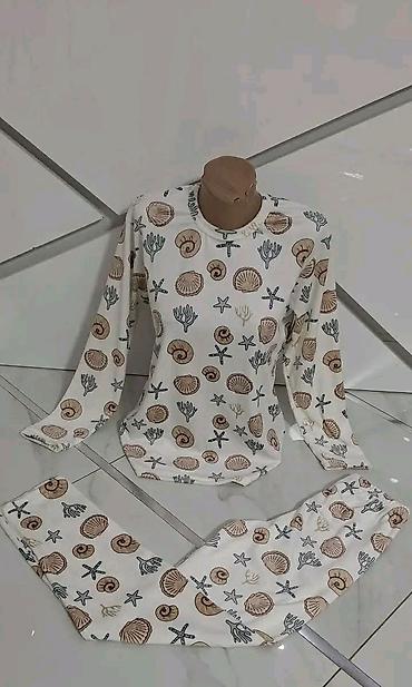 katrin zenski kompleti: Plis pidzame 
Vel. L xl 2xl 3xl
Cena 1.500 din — 6