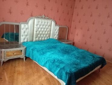 Двуспальная кровать