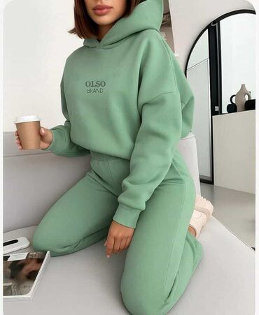 Gornji i donji deo: Komplet trenerka: 3500dinara 
Ful termo — 1