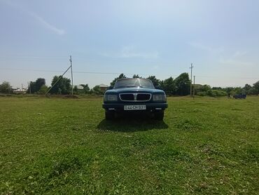 vaz 2105: Göy rəngli, klassik üslubda GAZ 3110 avtomobili. Avtomobilin kuzovu