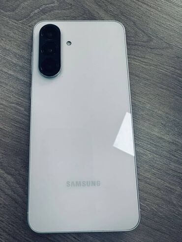 ош телефон самсунг: Samsung Galaxy A56, Колдонулган, 256 ГБ, түсү - Ак, 2 SIM