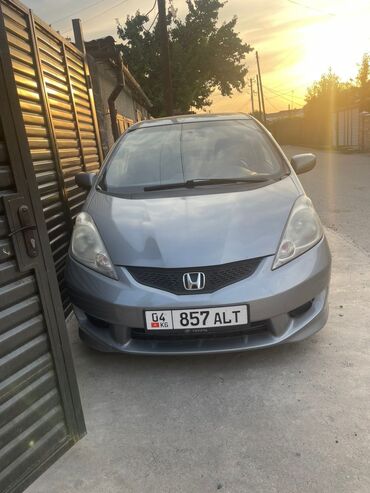 самые дорогие машины в кыргызстане: Honda Fit: 2009 г., 1.5 л, Вариатор, Бензин, Хетчбек
