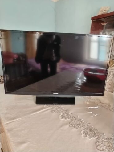 oval samsung tv: Televizor Samsung LCD 82" FHD (1920x1080)