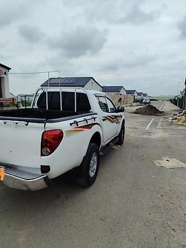 pickup l200: Mitsubishi L200: 2.5 l | 2013 il 390000 km Pikap — 2