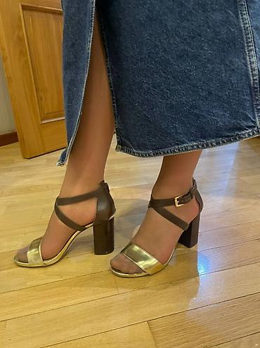 Босоножки, сандалии, шлепанцы: Женская обувь Много обуви Massimo Dutti - популярный бренд, в — 2