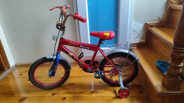 Manejlər: Uşaq velosipedi – qırmızı rəngdə, rəngarəng “Cars/Lightning McQueen”