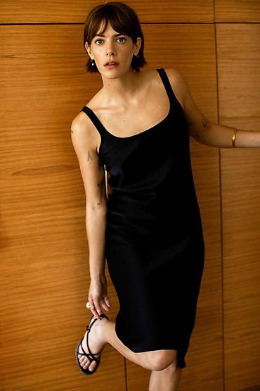 Kəmərlər: ZARA teze etiketli saten don 
S razmer — 13