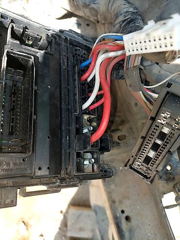 Digər avtomobil ehtiyat hissələri: Avtomobil ehtiyat hissələri – müxtəlif komplekt Təsvir: - Ön faralar — 4