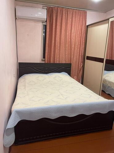 Çarpayılar: Taxt 1.60 x 2.00 matrasiyla satilir.Qiymeti 110 azn.Ünvan