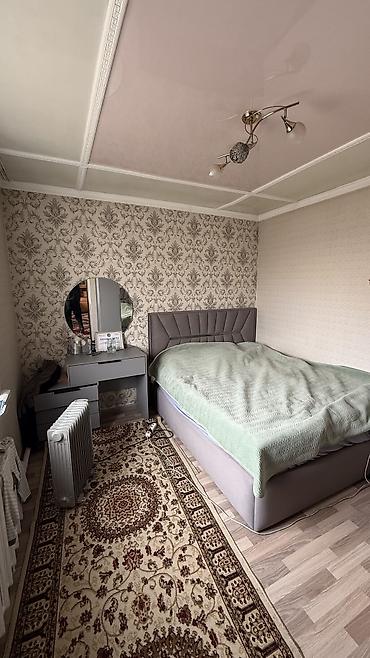 Продажа коттеджей и домов: 🏡 Продаётся дом в районе Ак-Босого ж/м 📍 Улица Чуй Просторный жилой — 3