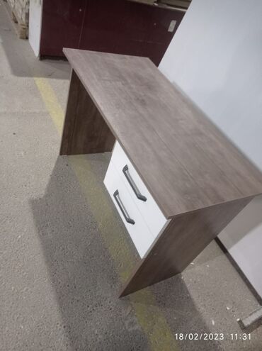 Ofis masaları: Yeni, İşçi üçün, Kvadrat masa — 7