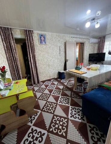 дешевые квартиры в оше: 3 комнаты, 57 м², Хрущевка, 2 этаж, Евроремонт