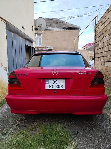 mercedes zaslonka: Mercedes-Benz C 200: 2 l | 1998 il Sedan — 4