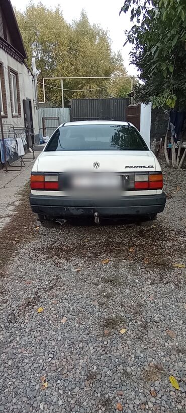 Volkswagen: Volkswagen Passat: 1991 г., 1.8 л, Механика, Бензин, Седан