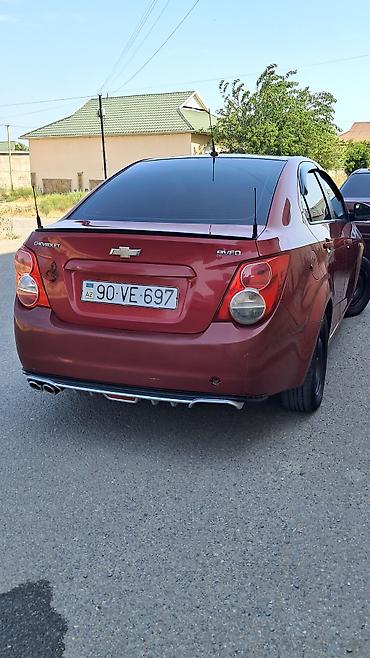 mercedes 208 d: Chevrolet Aveo sedan – qırmızı rəng, 4 qapı. Texniki və komfort — 3