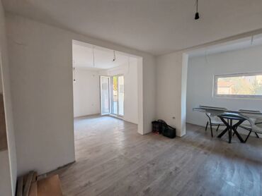 Prodaja stanova: 4 sobe, 98 kv. m, 1 sprat — 8