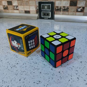 uşaq üçün kubik rubik oyuncağı: Kubik Rubik "QiYi sail w" cox yaxsi firlanir.Yenidir. Xaricden gelib