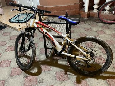 скоро: Продаю велосипед Для подростков и для школьников цена 4000 срочно
