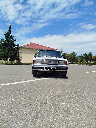 vaz 2106 şit: VAZ 2107, ağ rəng, sedan kuzov. salon yeni yigilib Xarici görünüş: - — 1