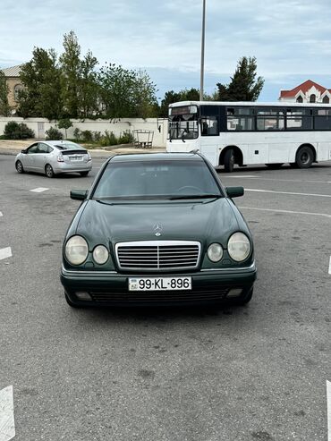 Mercedes-Benz: Mercedes-Benz E 240: 2.4 l | 1997 il Sedan