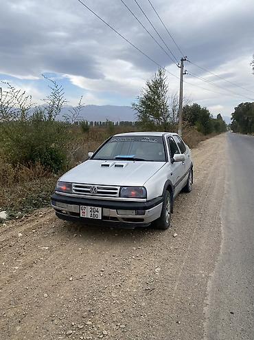 Volkswagen Vento: 1993 г., 1.8 л, Механика, Бензин, Седан at lalafo.kg Volkswagen Vento: 1993 г., 1.8 л, Механика, Бензин, Седан