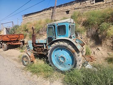 автомобиль базар: Köhnə mavi rəngli təkərli traktor - Kabinəli, metal karkaslı korpus - — 2