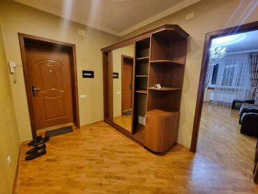 Uzunmüddətli kirayə mənzillər: ⚜️2 otaqlı yeni tikili mənzil kirayə verilir. ⚜️Tibb Universitetindən — 10