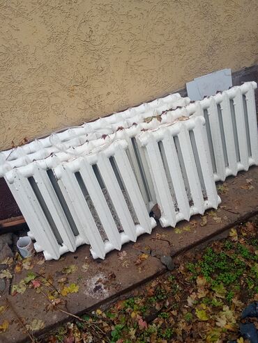 чугунные батареи новый: Чугунные секционные радиаторы отопления, окрашены в белый цвет