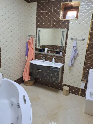 Həyət evləri və villaların satışı: Ev iki mərtəbəlidir və geniş həyəti var. Həyətdə açıq havada oturmaq — 2