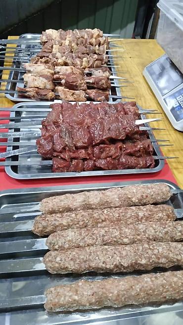 Баранина: Ассорти шашлыков на мангале - Богатое мясное ассорти, приготовленное — 10