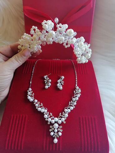 Setovi nakita: Cena 2500 din — 3