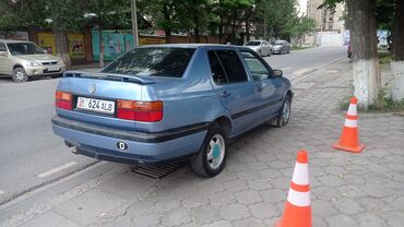 жук машина: Volkswagen Vento: 1993 г., 1.8 л, Механика, Бензин, Седан