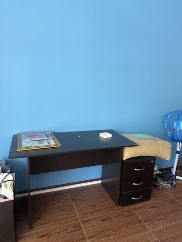 мебель мягкий: Офисный Стол, цвет - Коричневый, Б/у