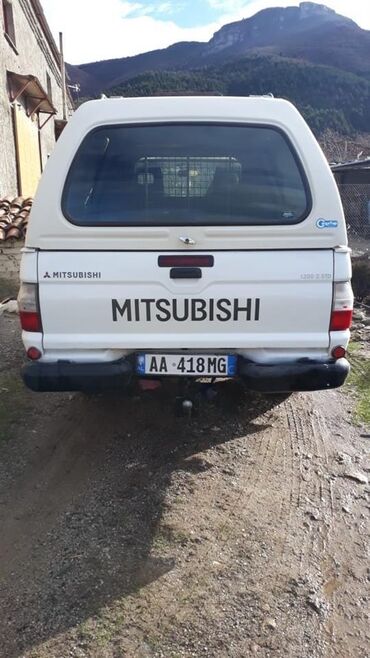 Mitsubishi: Mitsubishi L200: 2.5 l | 2003 year | 255000 km. Limousine