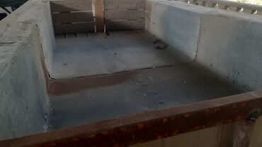 Qoşqular: Bu, əsasən metal çərçivədən və taxta yan divarlardan ibarət qoşqudur -da lalafo.az — 5 Qoşqular: Bu, əsasən metal çərçivədən və taxta yan divarlardan ibarət qoşqudur — 5