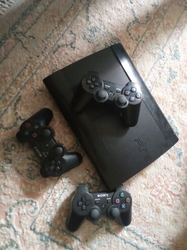 Вилки: Sony PlayStation 3 Super Slim oyun konsolu Xüsusiyyətlər: - Model