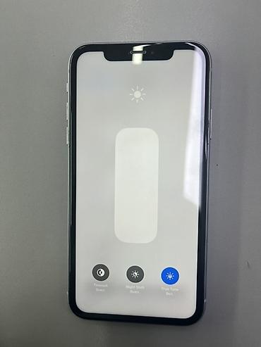 Apple iPhone: IPhone 11 — 9