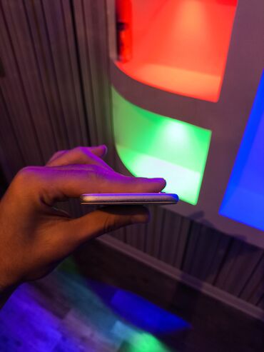 Apple iPhone: IPhone 6, Gümüşü, Qırıq — 11