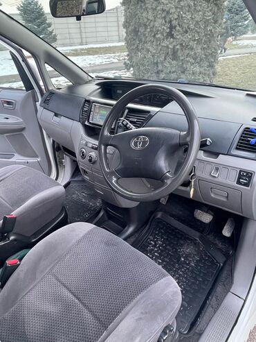 Toyota: Toyota Voxy: 2003 г., Механика, Бензин, Минивэн — 11