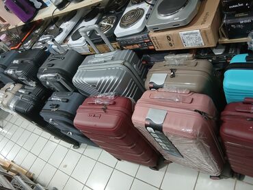 Çamadanlar: Dörd təkərli səyahət çantası, möhkəm materialdan hazırlanmışdır və — 15