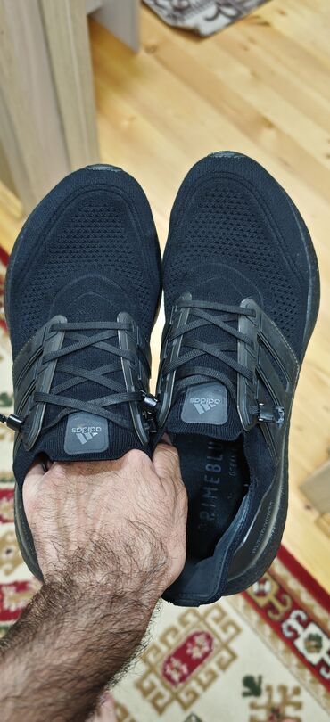 Krasofkalar və idman ayaqqabıları: Orginal Adidas Boost. Avropadan alınıb. bilən bilir zatən bilən